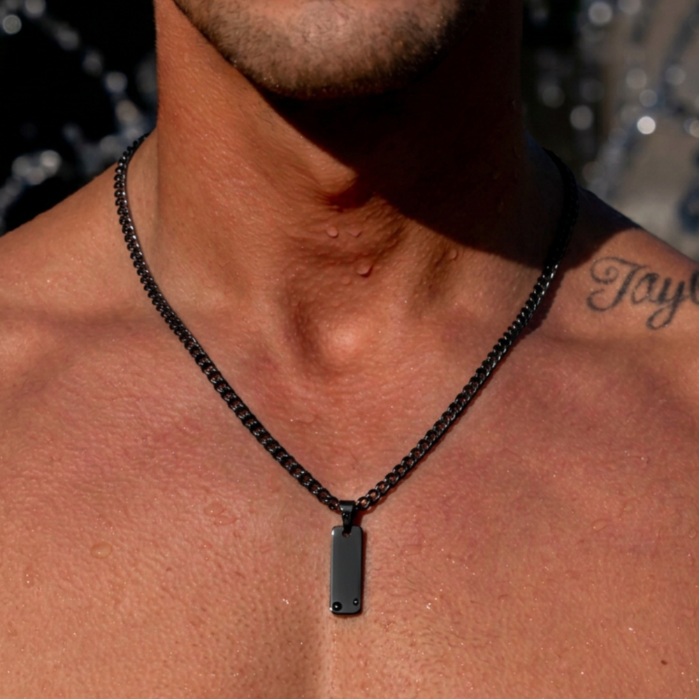 Herren Dog Tag Halskette schwarz am Model getragen Lifestyle