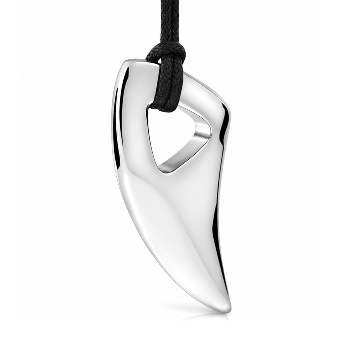 Shark Tooth Anhänger 316L Edelstahl von ETERNAL – Freisteller auf schwarzer Kordel