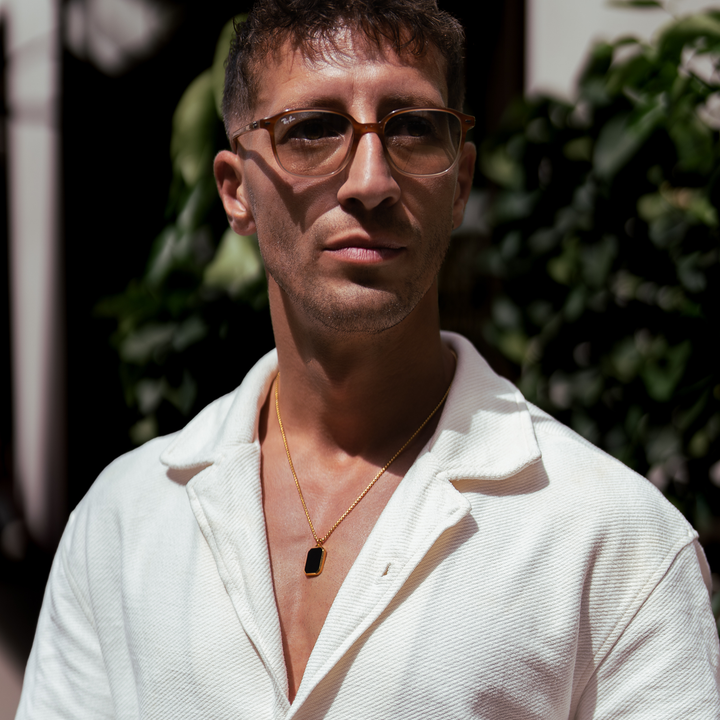 Halskette mit schwarzem Onyx – Gold